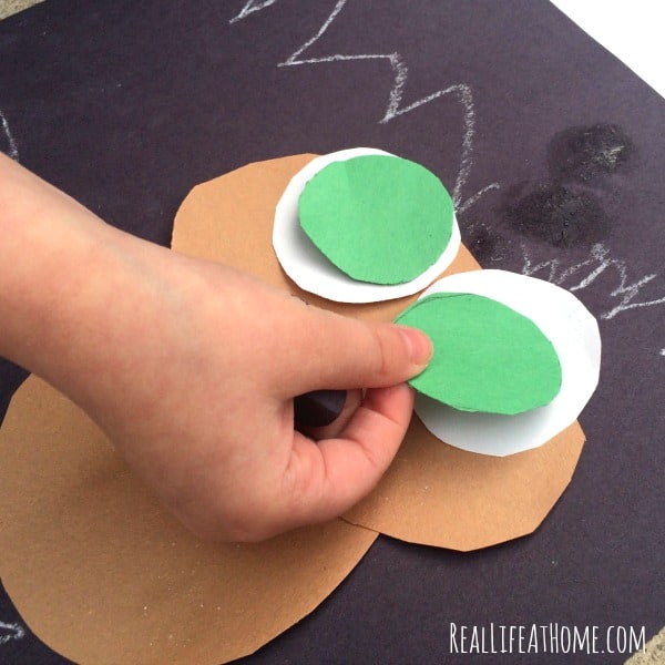 This adorable craft to go along with the book Little Owl's Night is quick and easy to put together and teaches kids about shapes at the same time!