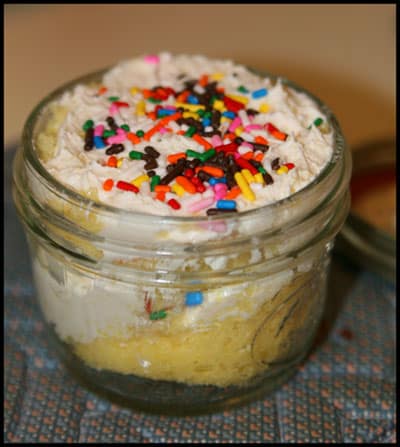 Cupcake in a Jar: A great homemade gift (or solution for a ruined cake!)
