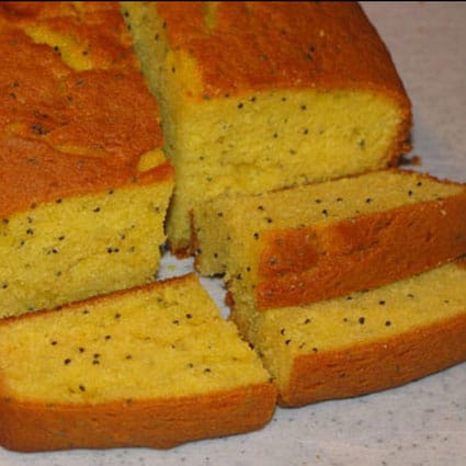 Easy and Delicious Lemon Poppy Seed Bread | RealLifeAtHome.com