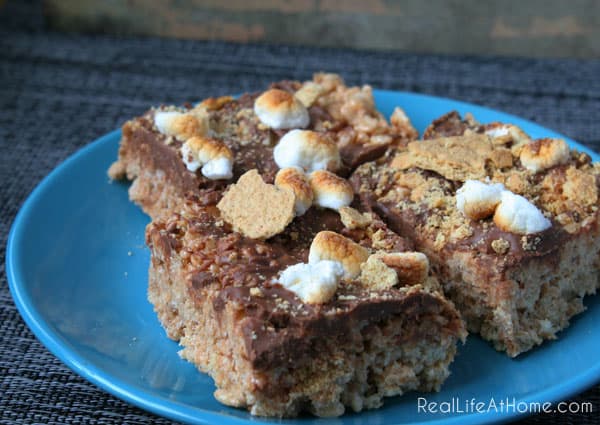 Easy to prepare and deliciously inspired by summer, these S'mores Rice Krispie Treats are sure to please your family and friends. | RealLifeAtHome.com