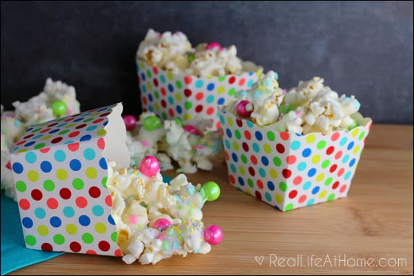 Spring-inspired sweet popcorn mix that's not only delicious, but also quick and easy to make