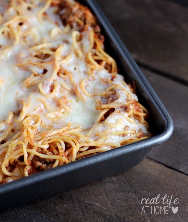 Need a quick to throw together meal that's sure to please? This spaghetti casserole recipe is quick and delicious! | Real Life at Home