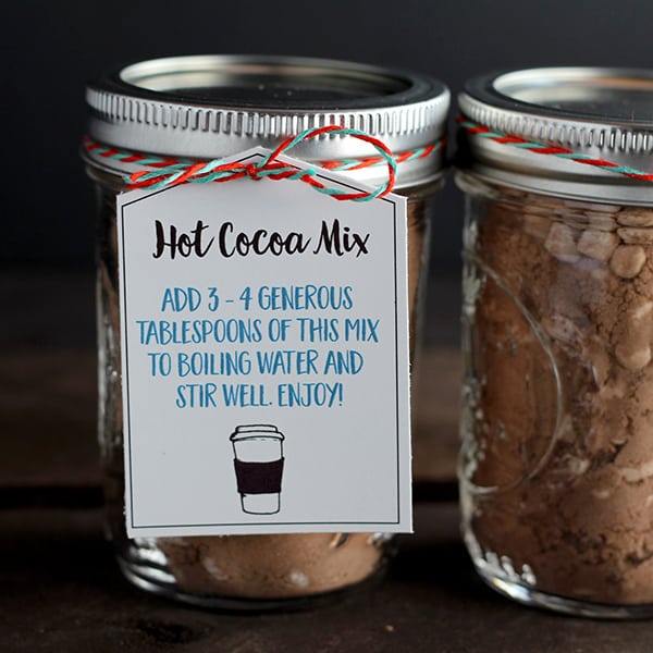 Homemade hot cocoa is a perfect gift for the holidays! Here's a recipe for hot chocolate in a jar (or baggie) plus free printable hot chocolate gift tags. #HotChocolate #HotCocoa #PrintableGiftTags