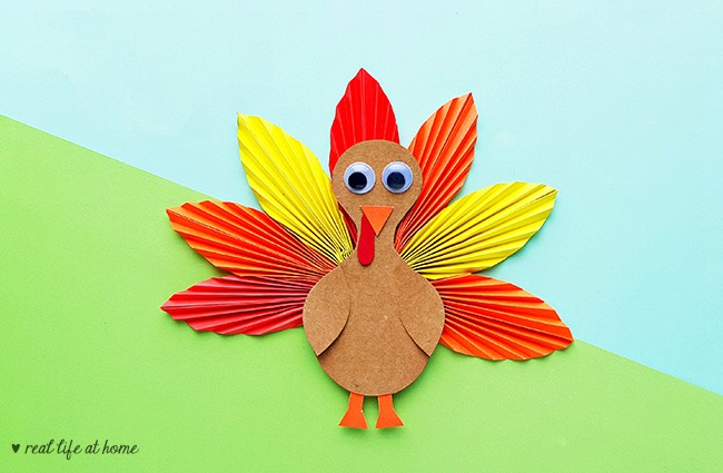 Easy Turkey Craft for Kids Using Inexpensive Materials (includes a free template)